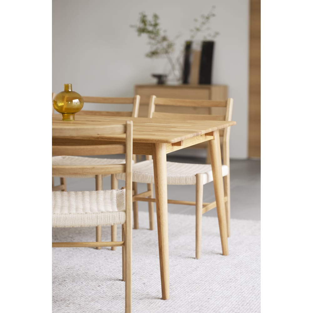 119700-123010_b_mb_HARLAN_chair_and_armchair_in_solid_tyler_table_03 119700-123010_b_mb_HARLAN_chair_and_armchair_in_solid_tyler_table_03