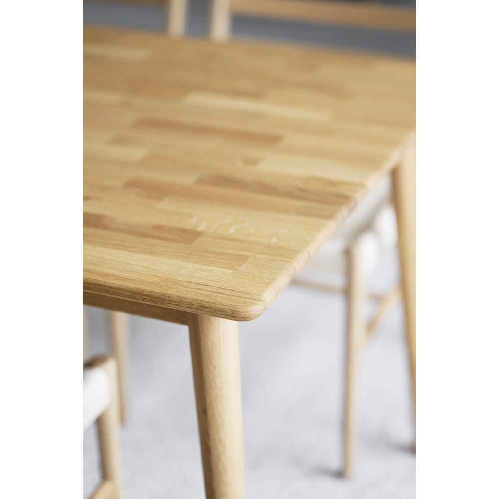 119700-123010_b_mb_HARLAN_chair_and_armchair_in_solid_tyler_table_04 119700-123010_b_mb_HARLAN_chair_and_armchair_in_solid_tyler_table_04