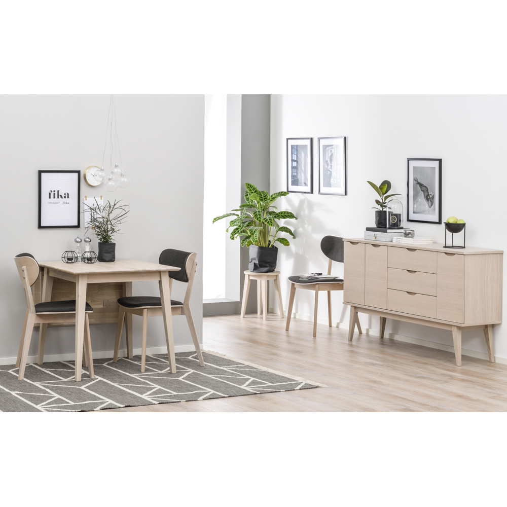 Filippa_klaffbord_-113718_Kato_stol_-_113006_Filippa_sideboard_-_113786