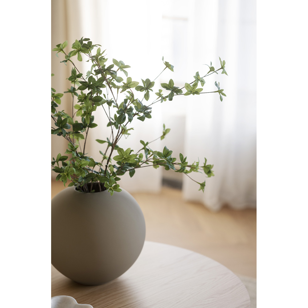 Yumi_coffee_table_-_119205_Willard_sofa_02