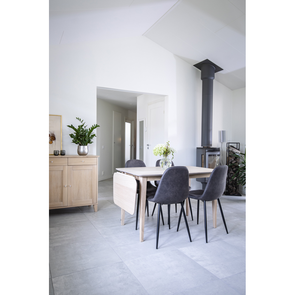 0002Ella med klaff med 4 gra stolar