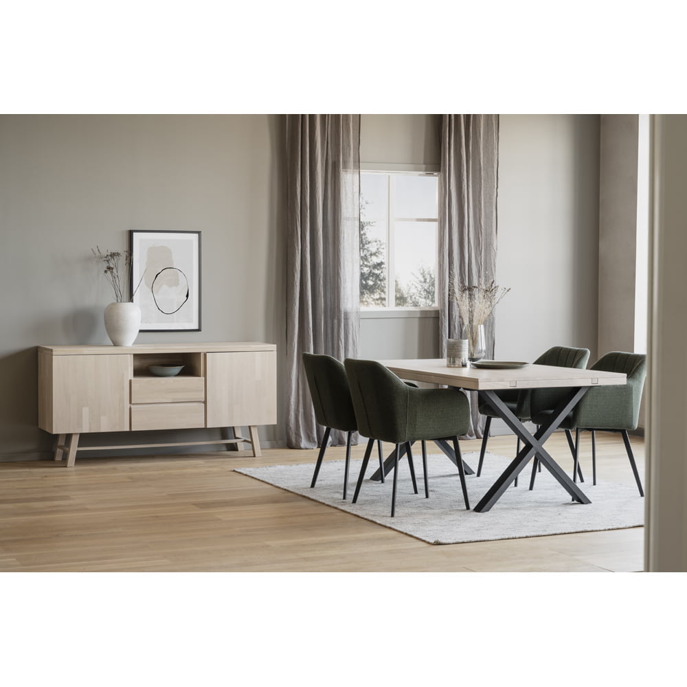 Brooklyn_matbord_-_119838_Brooklyn_sideboard_-_108564_Bolton_stol_-__119933_01