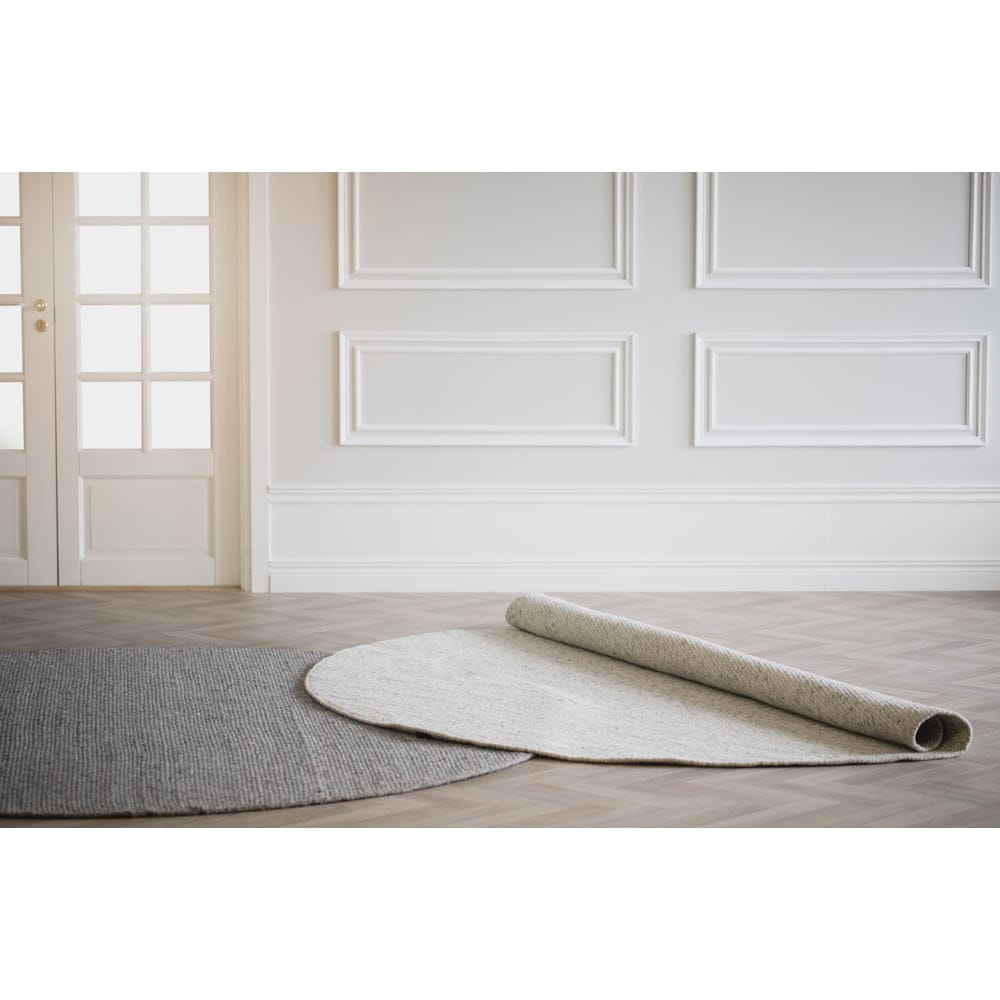 Auckland_round_carpet_greynatural_wool_Lifestyle_1B Auckland_round_carpet_greynatural_wool_Lifestyle_1B