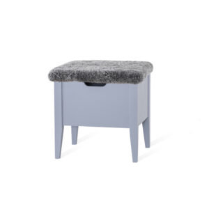 KLINTE bänk 45 cm grålack med äkta fårskinn