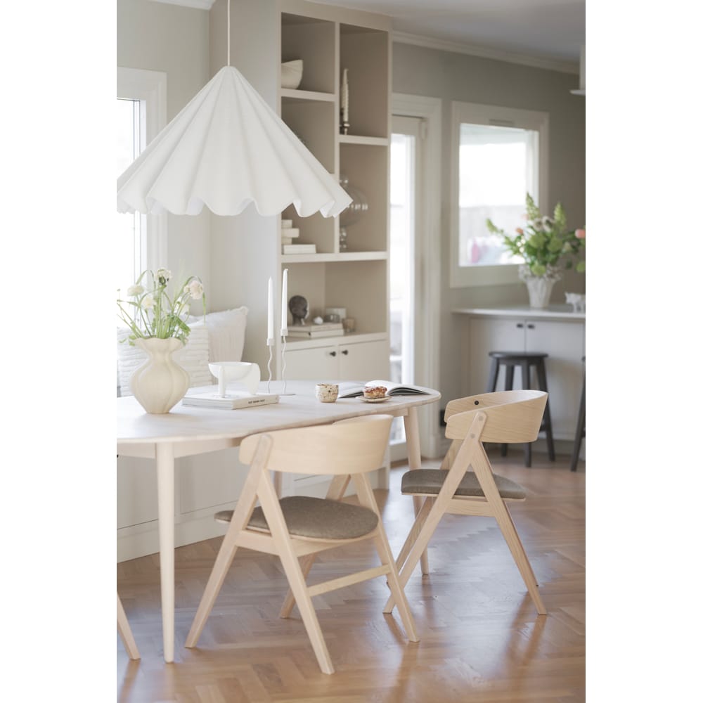 120753-119714_b_mb_Waterton_armchair_brown_whitewash_Tyler_dining_table_whitewash_(7) 120753-119714_b_mb_Waterton_armchair_brown_whitewash_Tyler_dining_table_whitewash_(7)