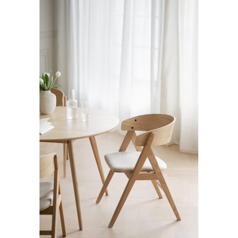 Yumi_table_-_119203_Waterton_chair_-_120752_01 Yumi_table_-_119203_Waterton_chair_-_120752_01