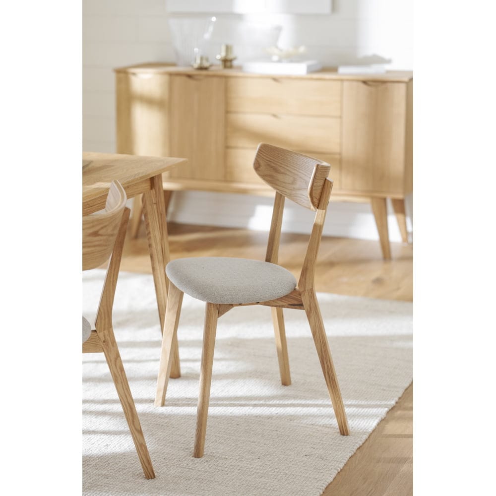 113776-113018_b_mb_Filippa_sideboard_oak_Ami_chair_oak_grey_(2) 113776-113018_b_mb_Filippa_sideboard_oak_Ami_chair_oak_grey_(2)