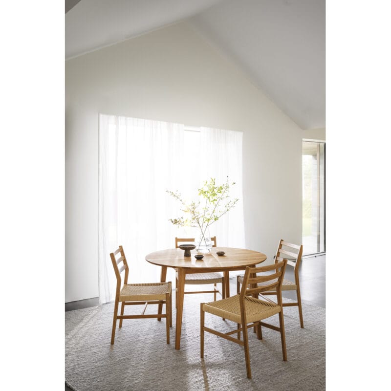 123010-113798_b_mb_FILIPPA_dining_table_round_120_in_oiled_oak__HARLAN_chair_01 123010-113798_b_mb_FILIPPA_dining_table_round_120_in_oiled_oak__HARLAN_chair_01