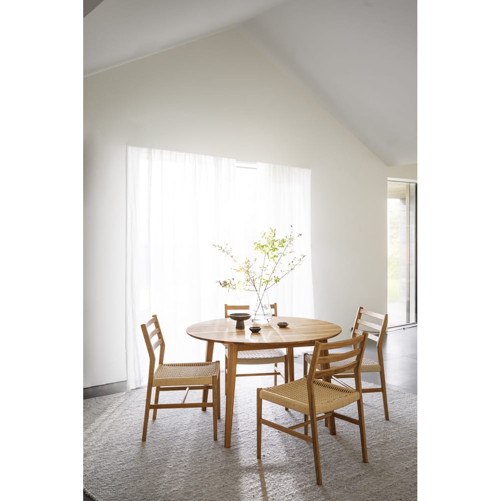 123010-113798_b_mb_FILIPPA_dining_table_round_120_in_oiled_oak__HARLAN_chair_01 123010-113798_b_mb_FILIPPA_dining_table_round_120_in_oiled_oak__HARLAN_chair_01