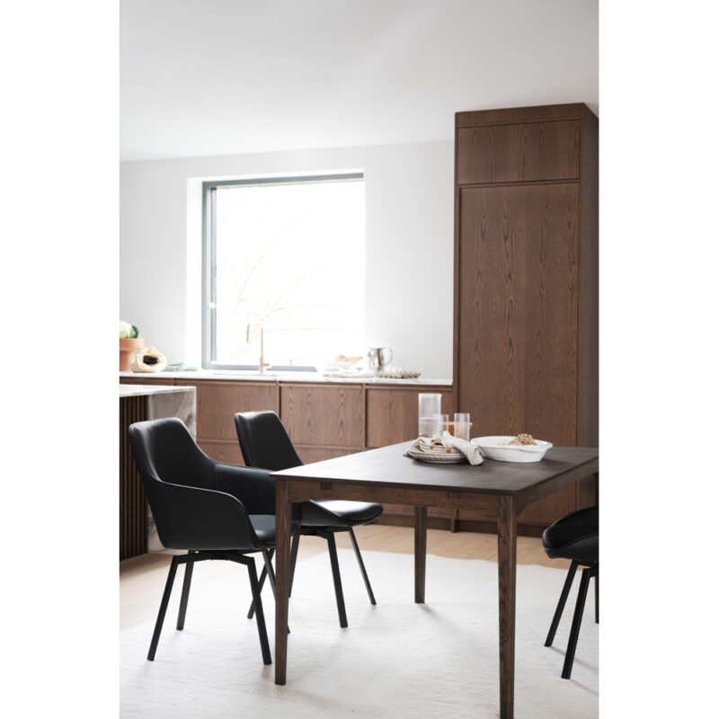 118133-123129_b_mb_Markham_dining_table_in_brown_oak_Alison13 118133-123129_b_mb_Markham_dining_table_in_brown_oak_Alison13