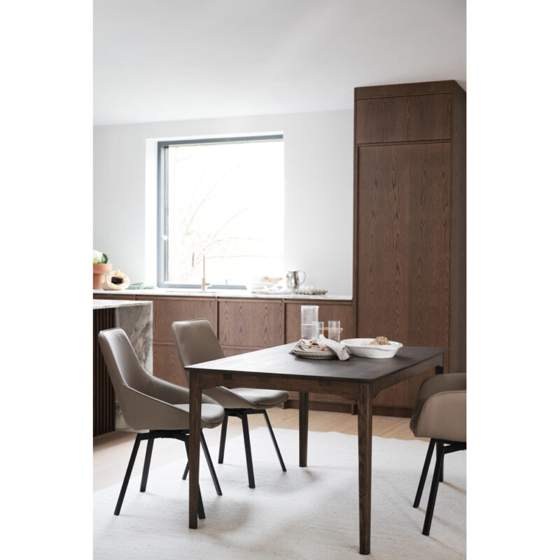 118137-123129_b_mb_Markham_dining_table_in_brown_oak_Alison04 118137-123129_b_mb_Markham_dining_table_in_brown_oak_Alison04