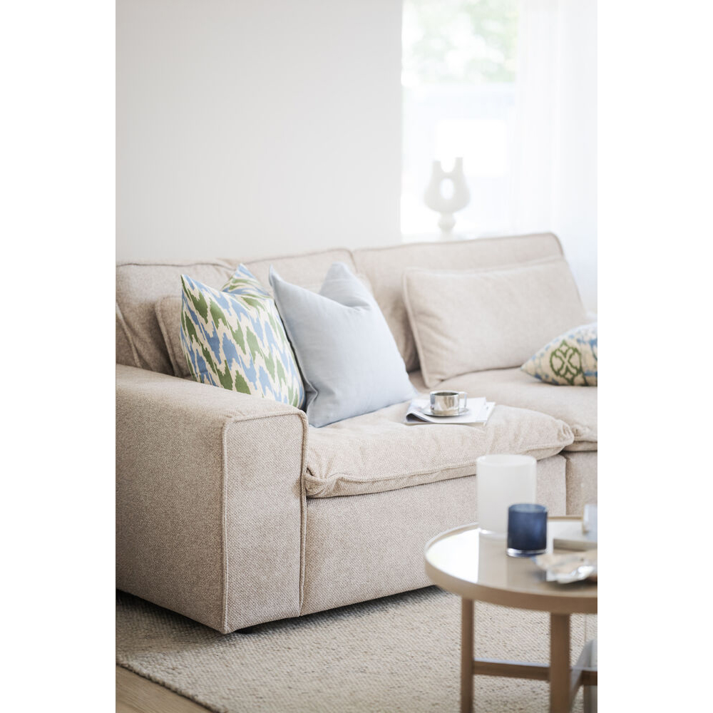 122842-121095_b_mb_Rawlins_sofa_bobby_2_beige_Marsden_coffee_table_beige_whitewash