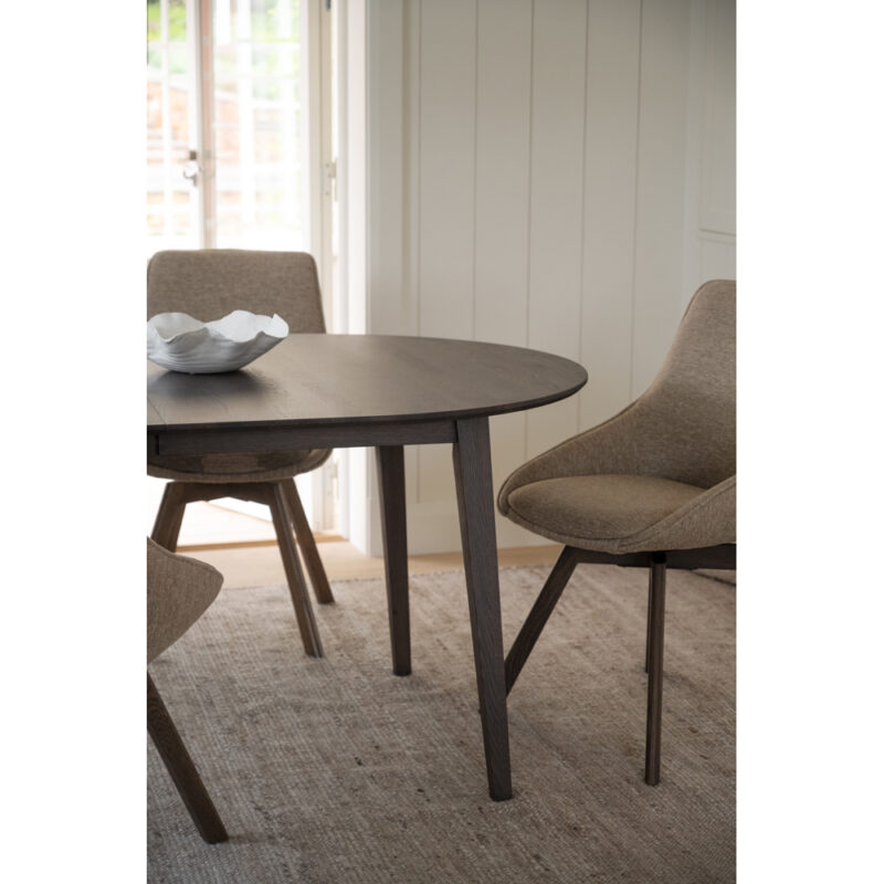 117866-117633_b_mb_Alison_chair_dark_beige_Filippa_dining_table_oval_brown_01 117866-117633_b_mb_Alison_chair_dark_beige_Filippa_dining_table_oval_brown_01