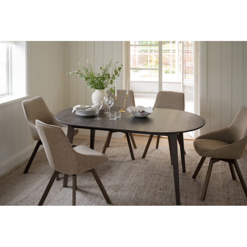 117866-117633_b_mb_Alison_chair_dark_beige_Filippa_dining_table_oval_brown_04 117866-117633_b_mb_Alison_chair_dark_beige_Filippa_dining_table_oval_brown_04