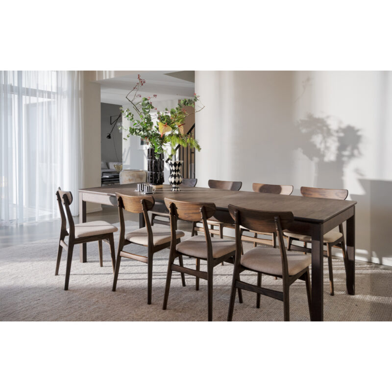 128220-120067_b_mb_Gardner_dining_table_brown_Rodham_chair_brown_beige_05 128220-120067_b_mb_Gardner_dining_table_brown_Rodham_chair_brown_beige_05