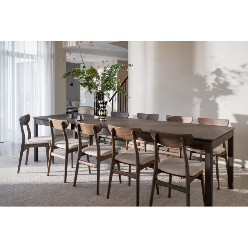 128220-120067_b_mb_Gardner_dining_table_brown_Rodham_chair_brown_beige_06 128220-120067_b_mb_Gardner_dining_table_brown_Rodham_chair_brown_beige_06