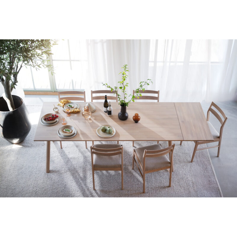 128160-128162-123506_b_mb_Clapperton_dining_table_and_extension_ww_Kerwin_chair_beige_ww_01 128160-128162-123506_b_mb_Clapperton_dining_table_and_extension_ww_Kerwin_chair_beige_ww_01