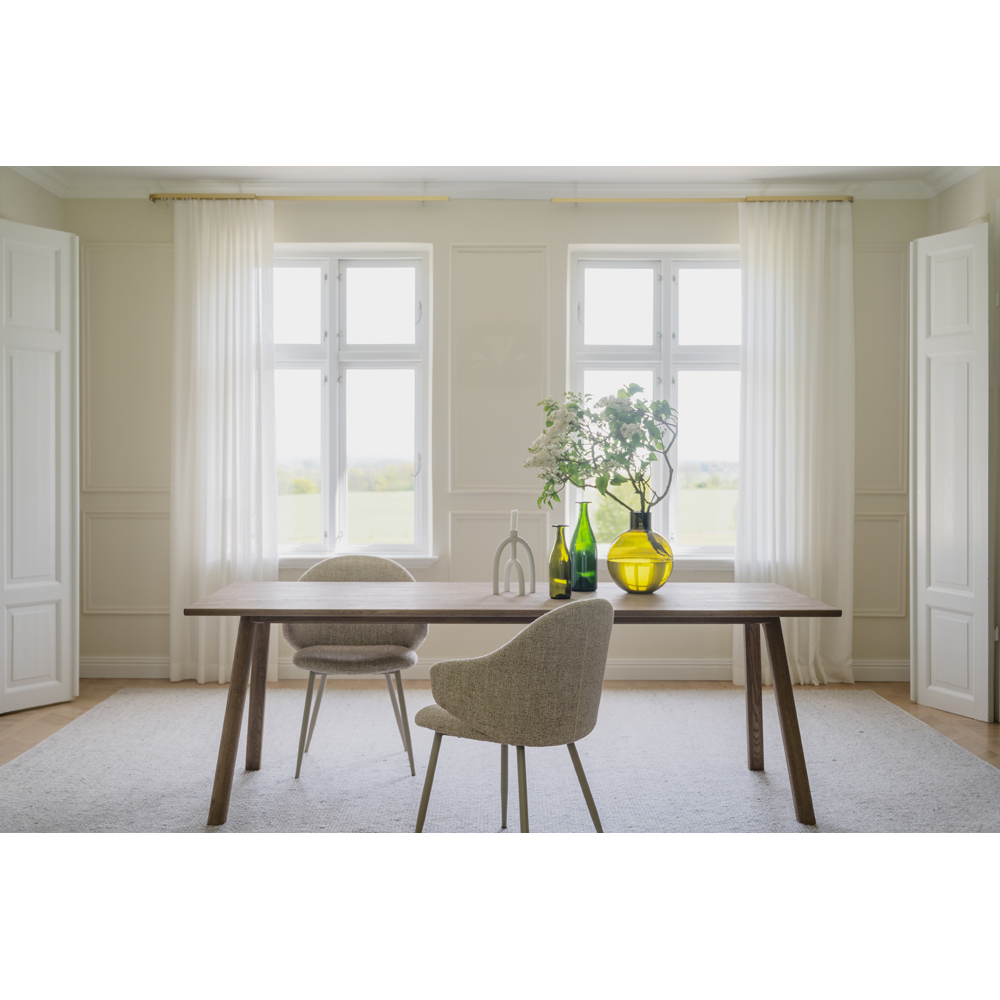 128180-128120_b_mb_Clapperton_dining_table_sand_Drake_chair_beige_01