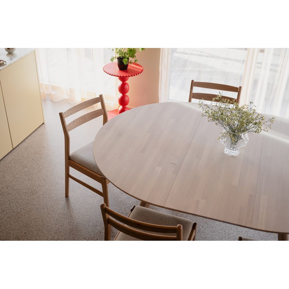 128163-128164-123504_b_mb_Clapperton_dining_table_round_ww_Clapperton_insert_ww_Kerwin_chair_oak_01