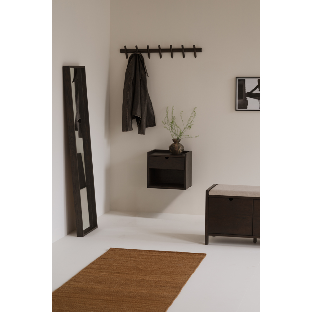 134202-134207-134212-134222-123261_b_mb_Hillmond_mirror_Hook_rail_Bedside_table_Bench_Moorfileds_carpet_saffron_01